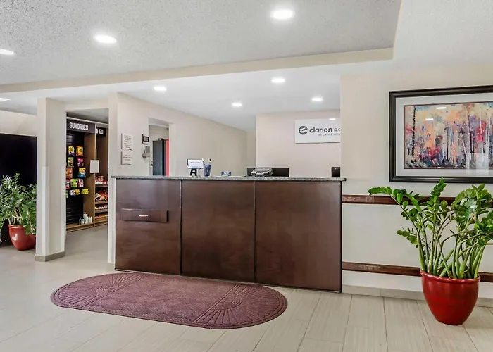 Clarion Pointe Staunton East
