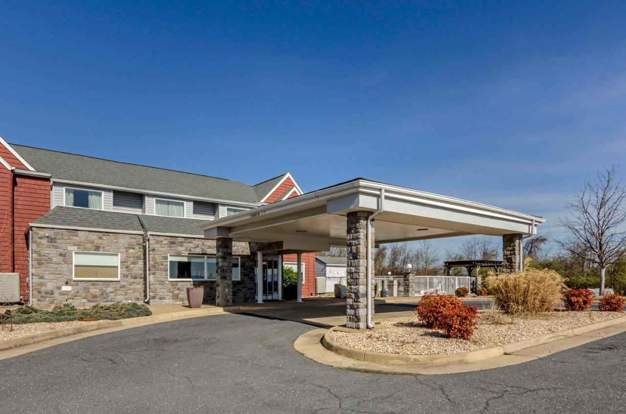 Clarion Pointe East Hotel 2*