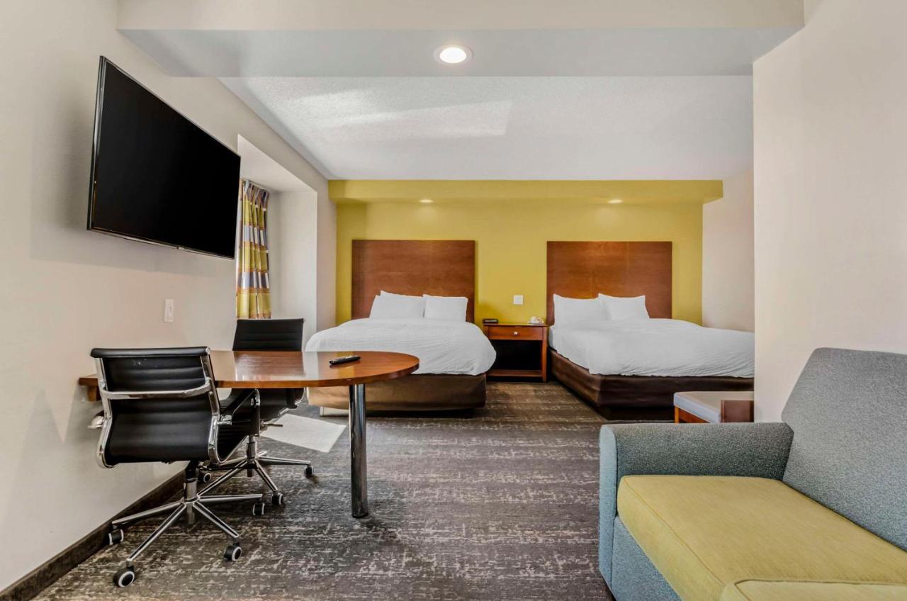 Clarion Pointe East 2*