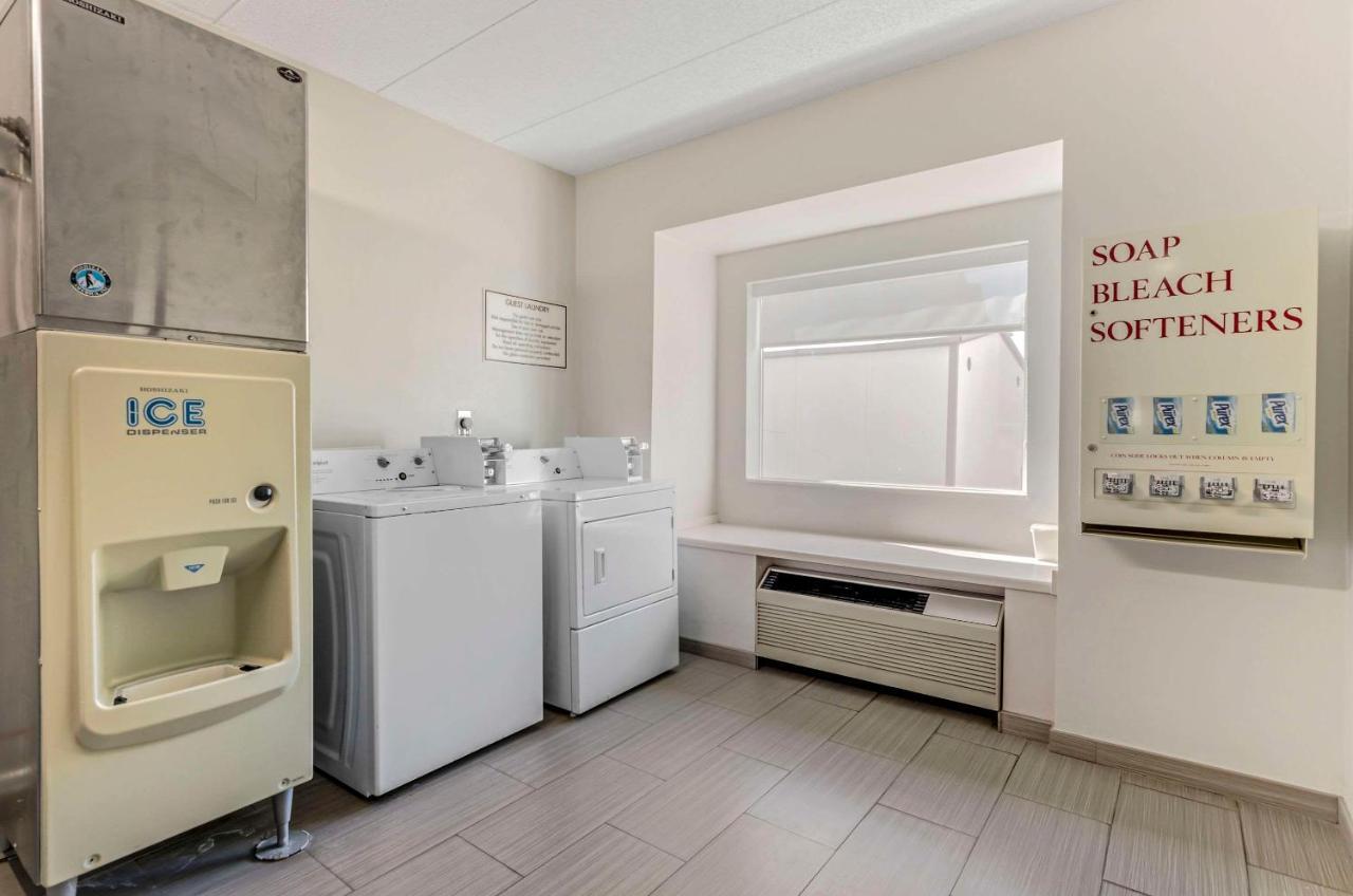 Hotel Clarion Pointe East 2*