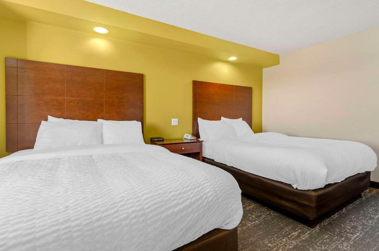 Clarion Pointe East Hotel