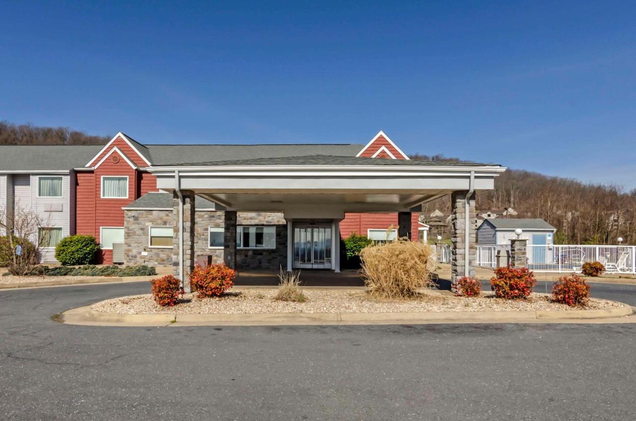 Clarion Pointe East 2*