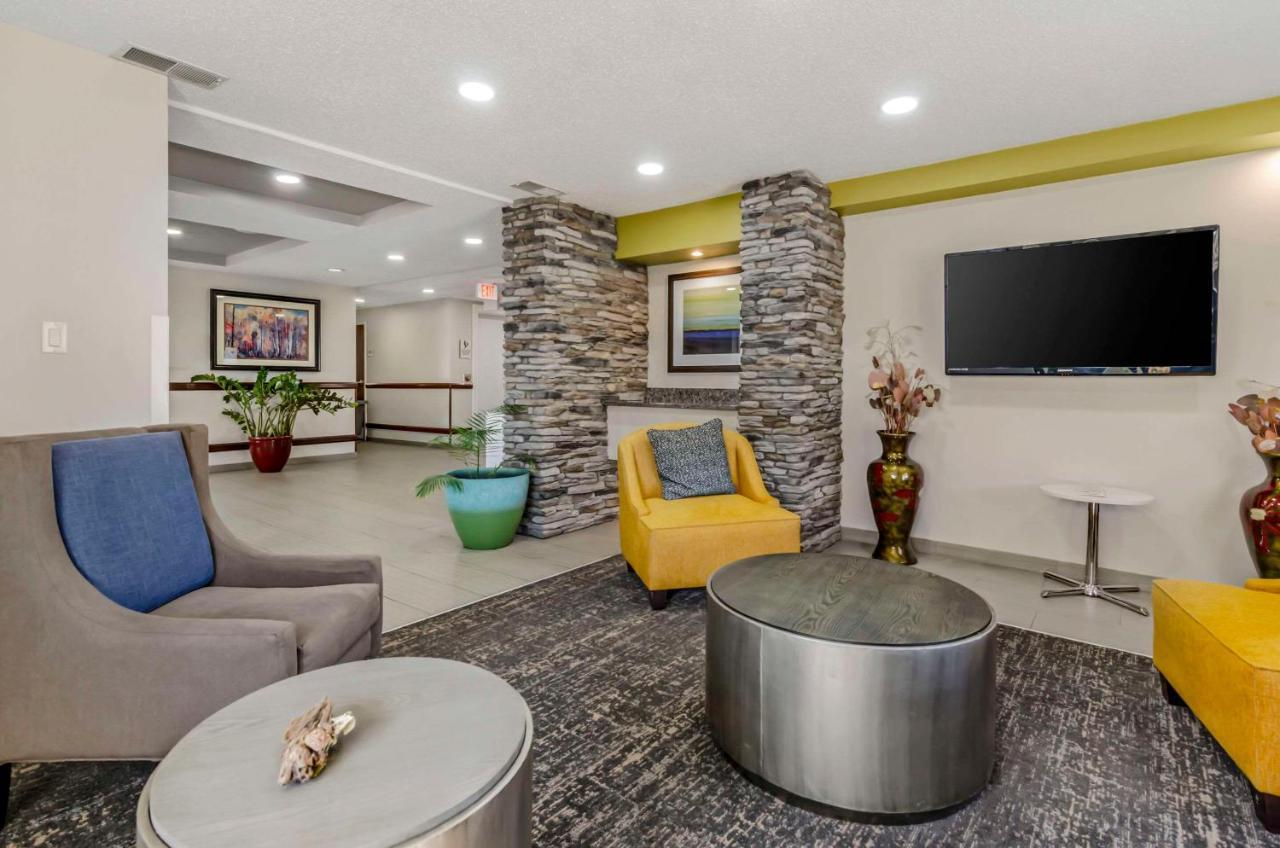 Clarion Pointe East Staunton