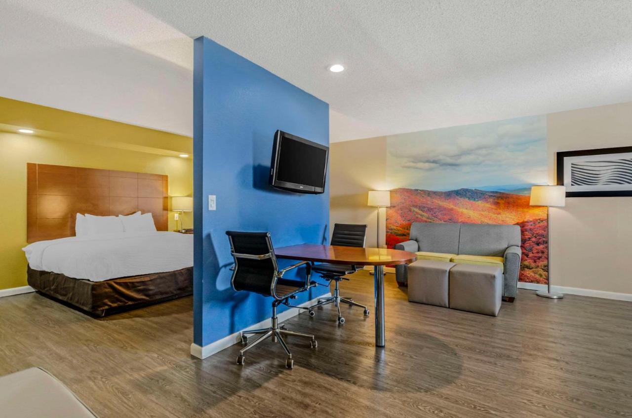 Hotel Clarion Pointe East