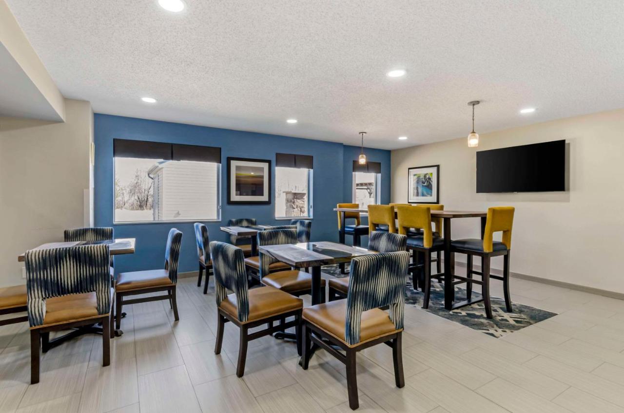 Clarion Pointe East 2*