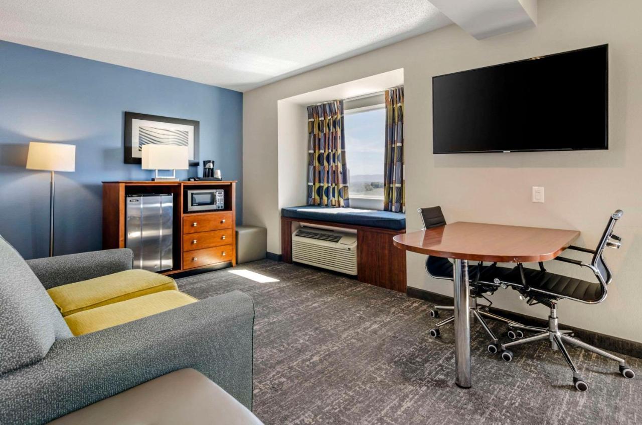 Hotel Clarion Pointe East Staunton
