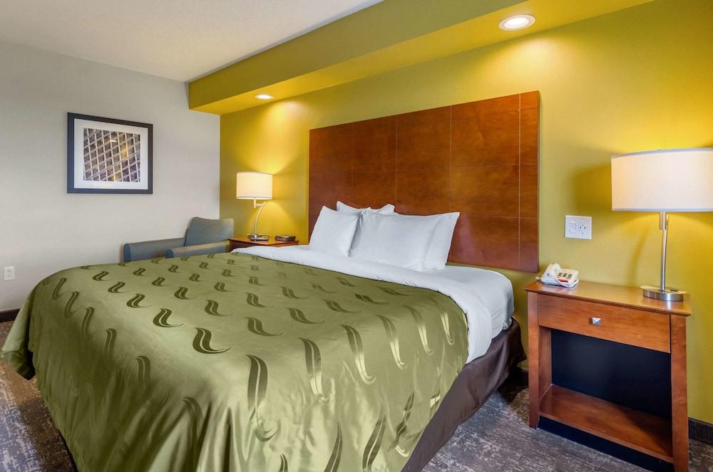 Hotel Clarion Pointe East Staunton