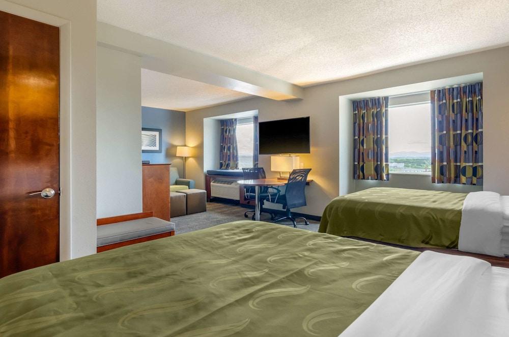 Clarion Pointe East Hotel Staunton