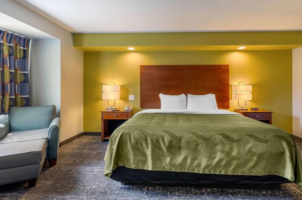 Hotel Clarion Pointe East