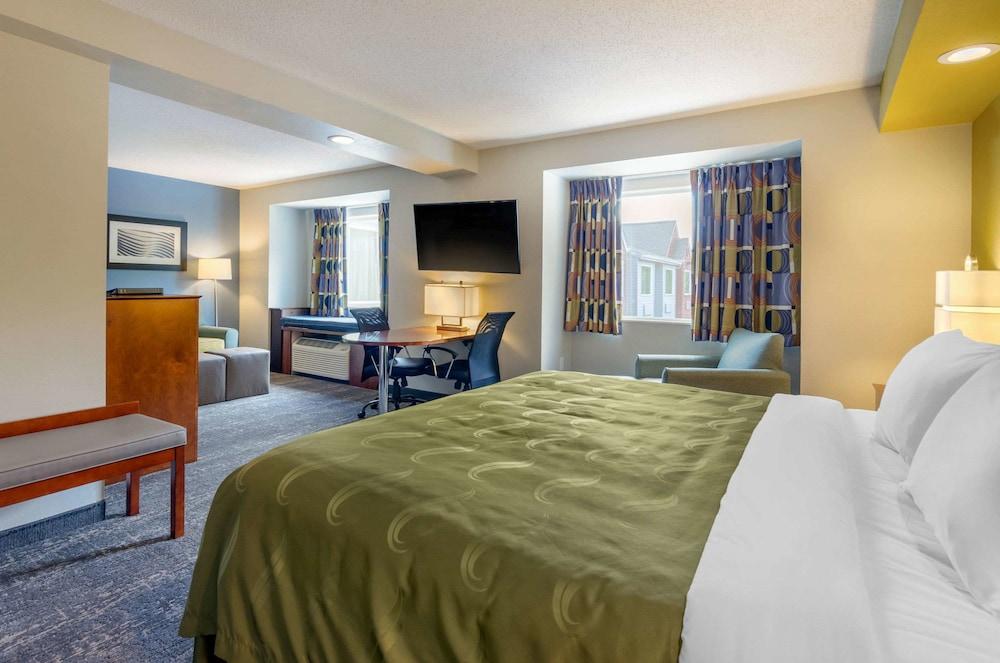 Clarion Pointe East Staunton