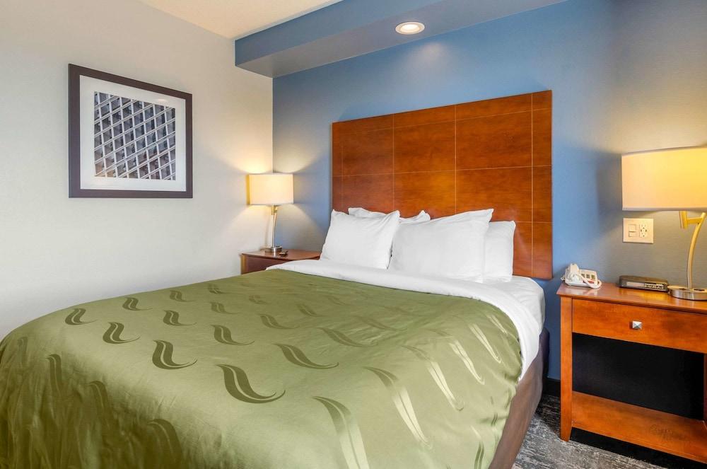 Hotel Clarion Pointe East