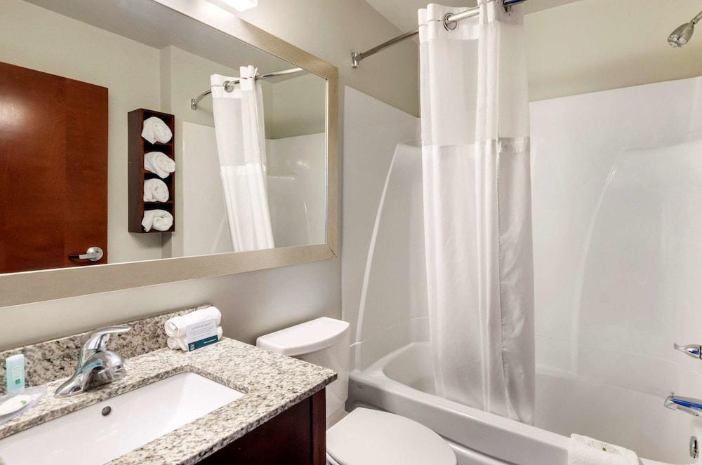 Clarion Pointe East 2*