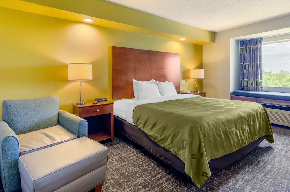 Hotel Clarion Pointe East 2*