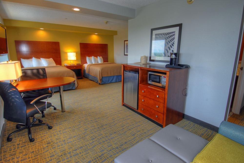 Clarion Pointe East 2*