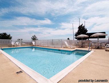 Clarion Pointe East Hotel 2*