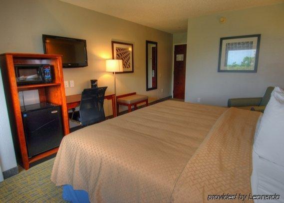 Clarion Pointe East Staunton