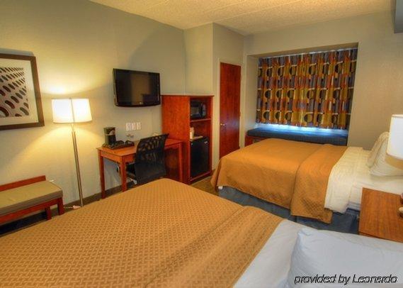 Hotel Clarion Pointe East 2*